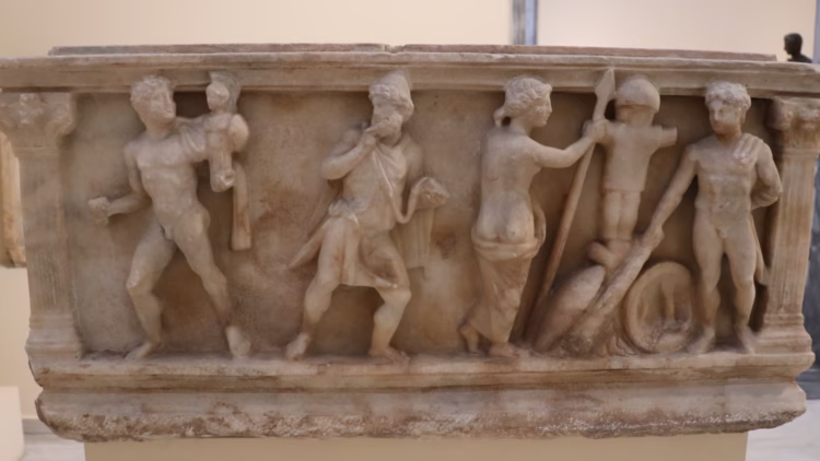 At the left end of the other long side is a depiction of the seizure of the Palladion by Diomedes and Odysseus, and at the right Aphrodite and a hero flank a trophy.