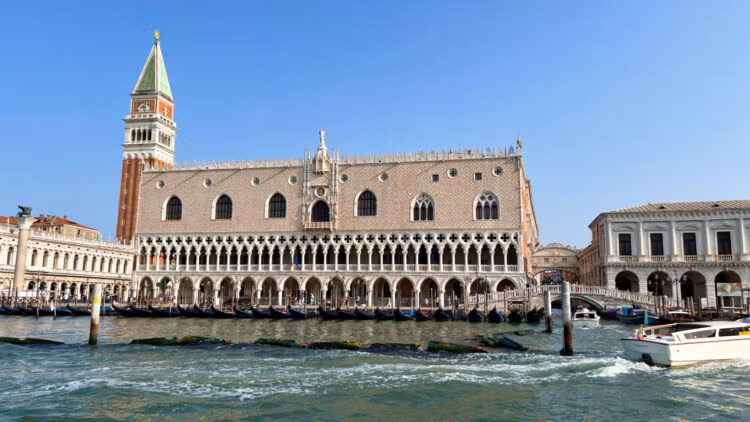 Buying tickets or booking tours to see the Doge's Palace in Venice is not straightforward, as there is a bewildering number of ticket combination offers.