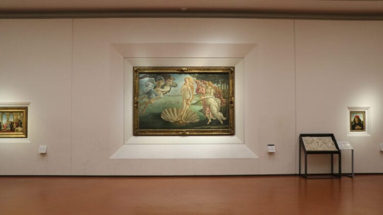 Botticelli's The Birth of Venus in the Uffizi Without Visitors