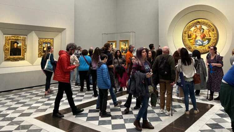 Michelangelo and Raphael Room in the Uffizi