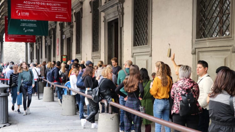 Ticket Queues at the Uffizi Gallery in Florence