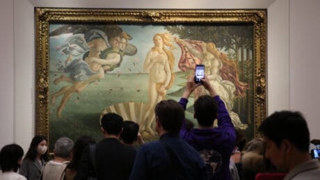 Botticelli: The Birth of Venus crowded at 09:15